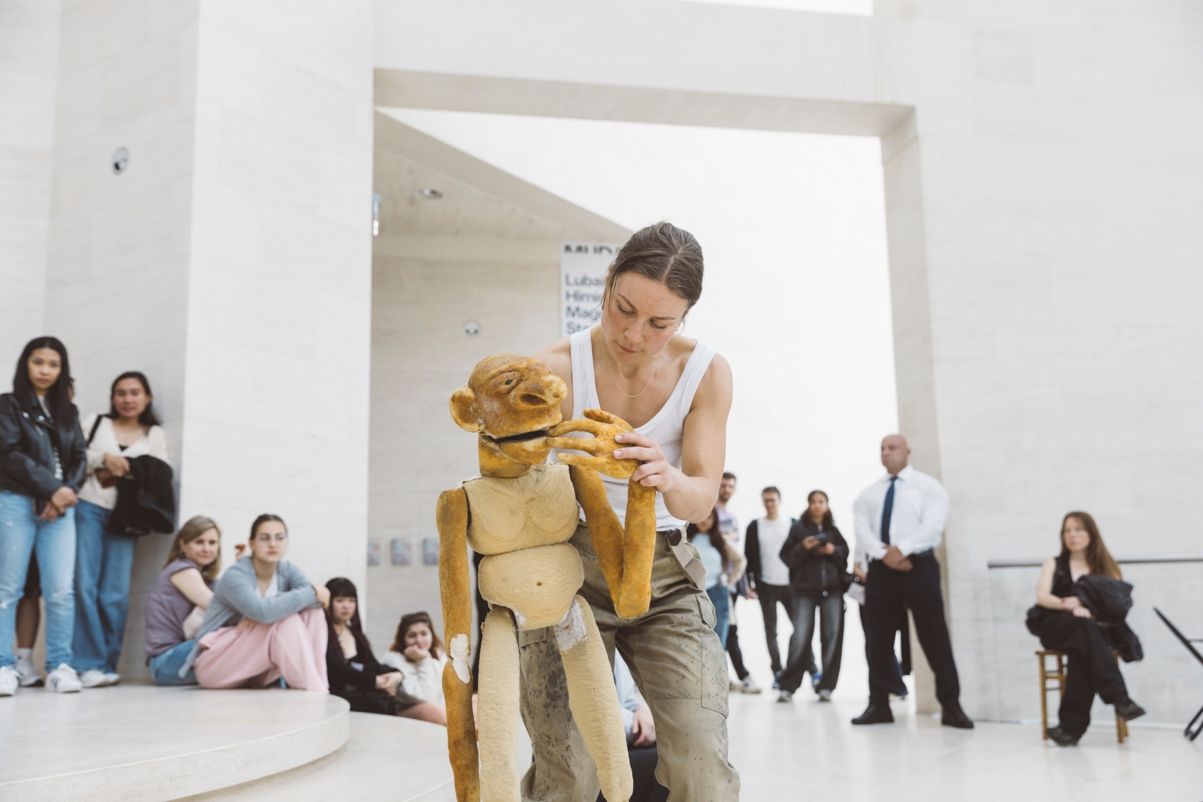 b&aacute;rbara s&aacute;nchez-kane performance&nbsp;aguas frescas,&nbsp;mudam luxembourg, 2025. foto: eike walkenhorst