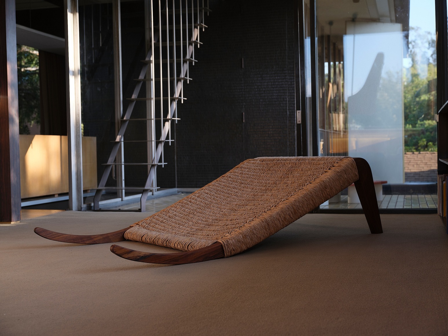 installation view leonor antunes: discrepancies with e.s. (in company),&nbsp;neutra vdl house, 2025. photo elon schoenholz, 
