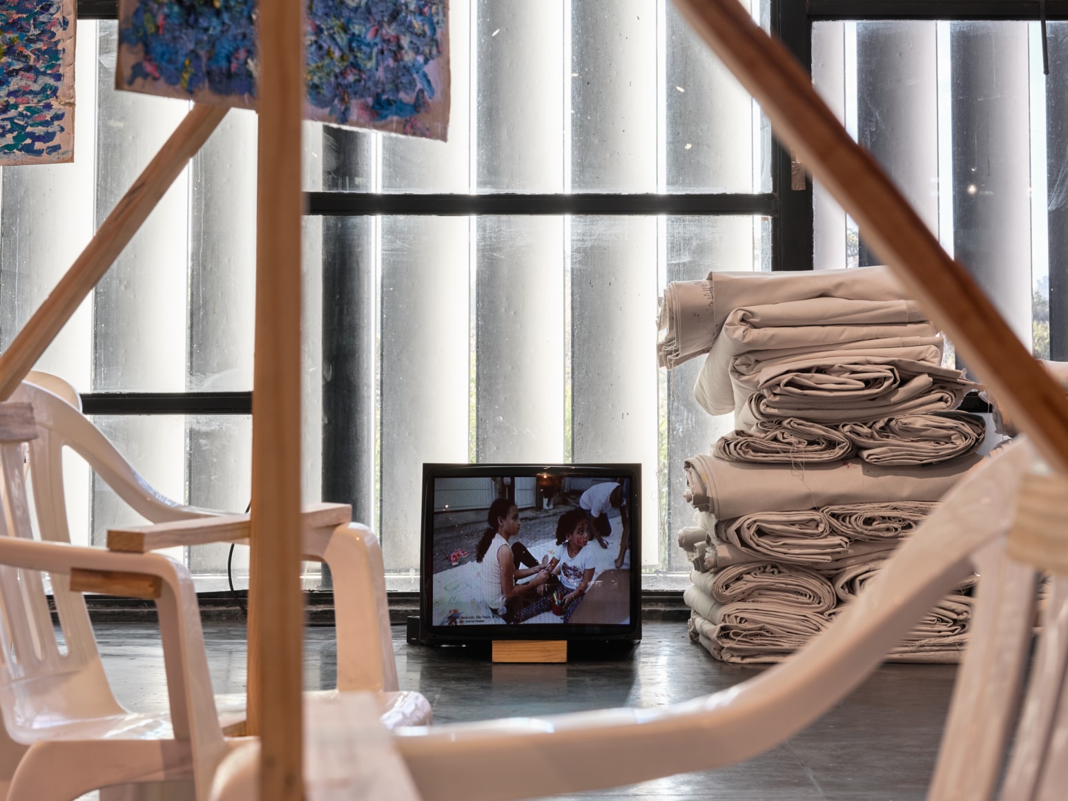 installation view oscar murillo, mesmerizing beauty, 2025.&nbsp;36th s&atilde;o paulo bienial, 6 september 2025 - 11 january 2026. photo by: reinis lismanis. courtesy the artist. copyright oscar murillo., 
