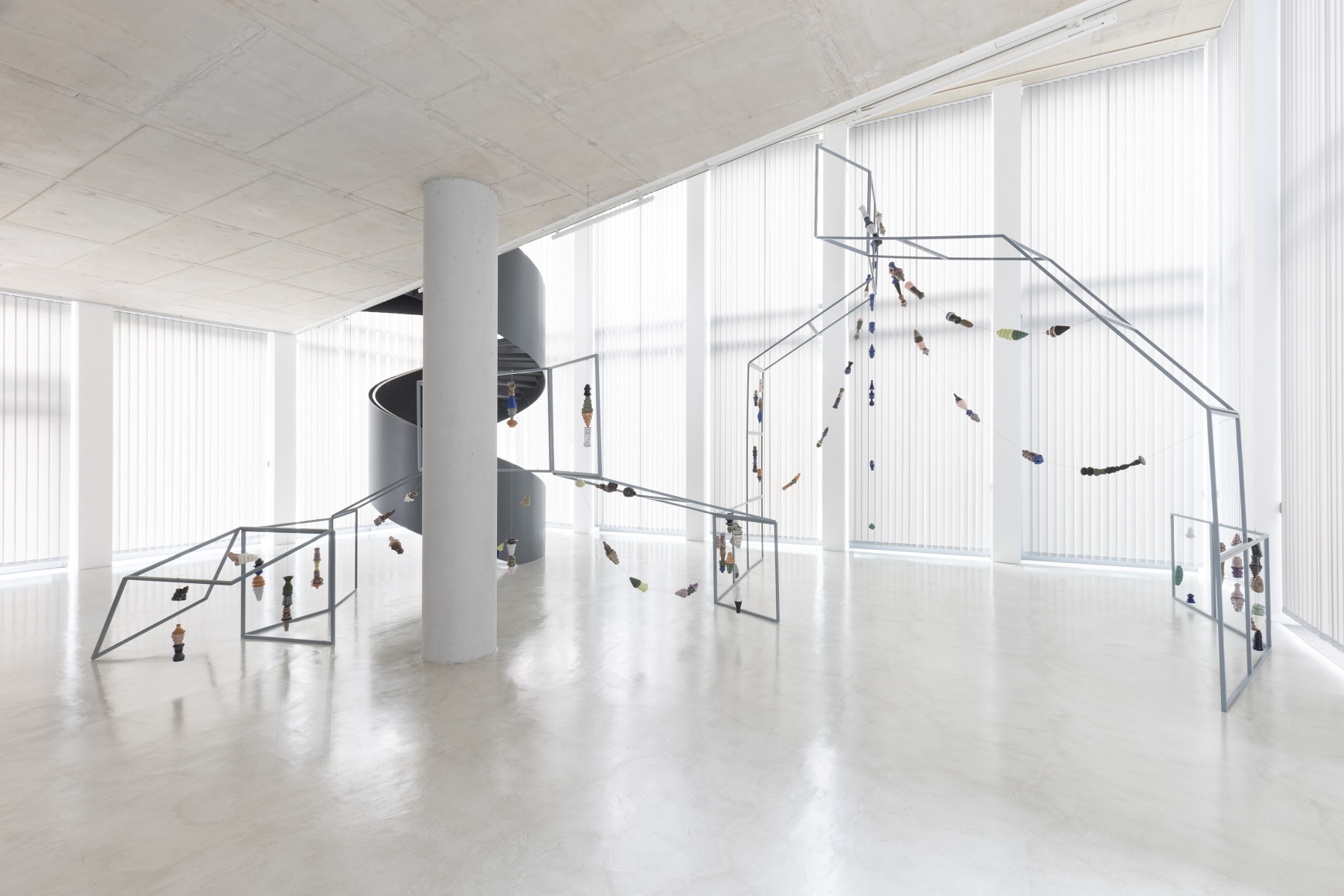 installation view&nbsp;mariana castillo deball: stringing beads,&nbsp;dortmunder kunstverein, 2025. photo: jens franke., 
