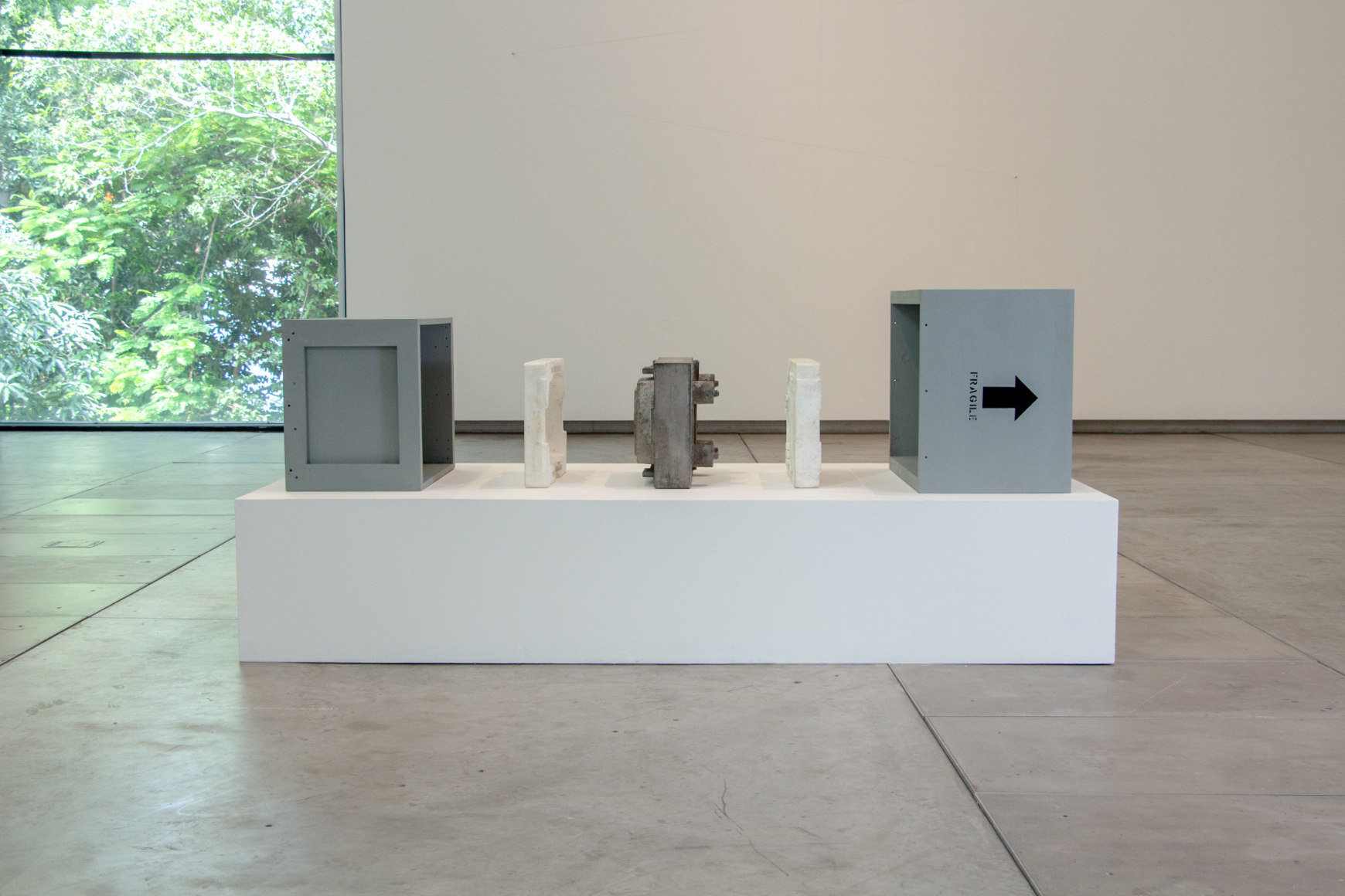 vista de instalaci&oacute;n materia ind&oacute;mita,&nbsp;mmac, 2025. foto: emmanuel garc&iacute;a y emiliano g&uuml;emes solis