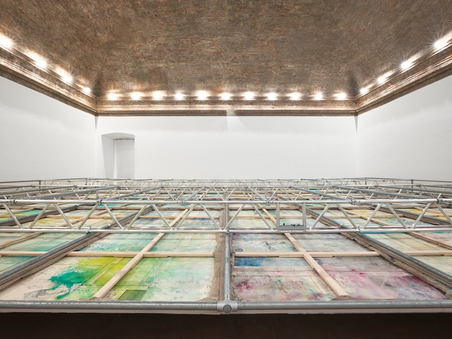 installation view oscar murillo: a see of history at inserzioni, castello di rivoli, 2025. photo tim bowditch⁠. courtesy of the artist oscar murillo⁠, 
