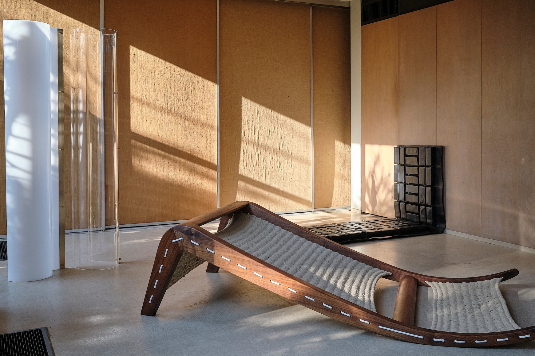 installation view leonor antunes: discrepancies with e.s. (in company),&nbsp;neutra vdl house, 2025. photo elon schoenholz, 
