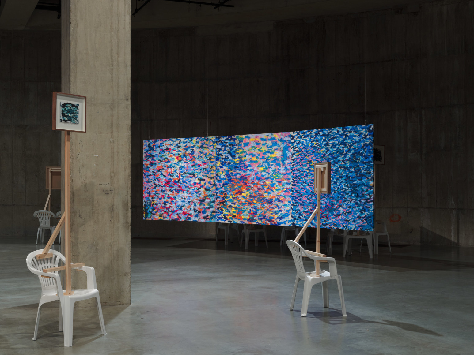vista de instalaci&oacute;n&nbsp;oscar murillo. the flooded garden. tate modern, 2024 foto: tim bowditch, cortes&iacute;a del artista. copyright &copy; oscar murillo⁠