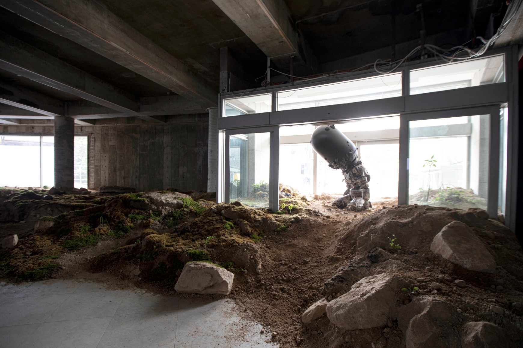 installation view&nbsp;adri&aacute;n villar rojas the language of the enemy, art sonje center, 2025. photo seowon nam