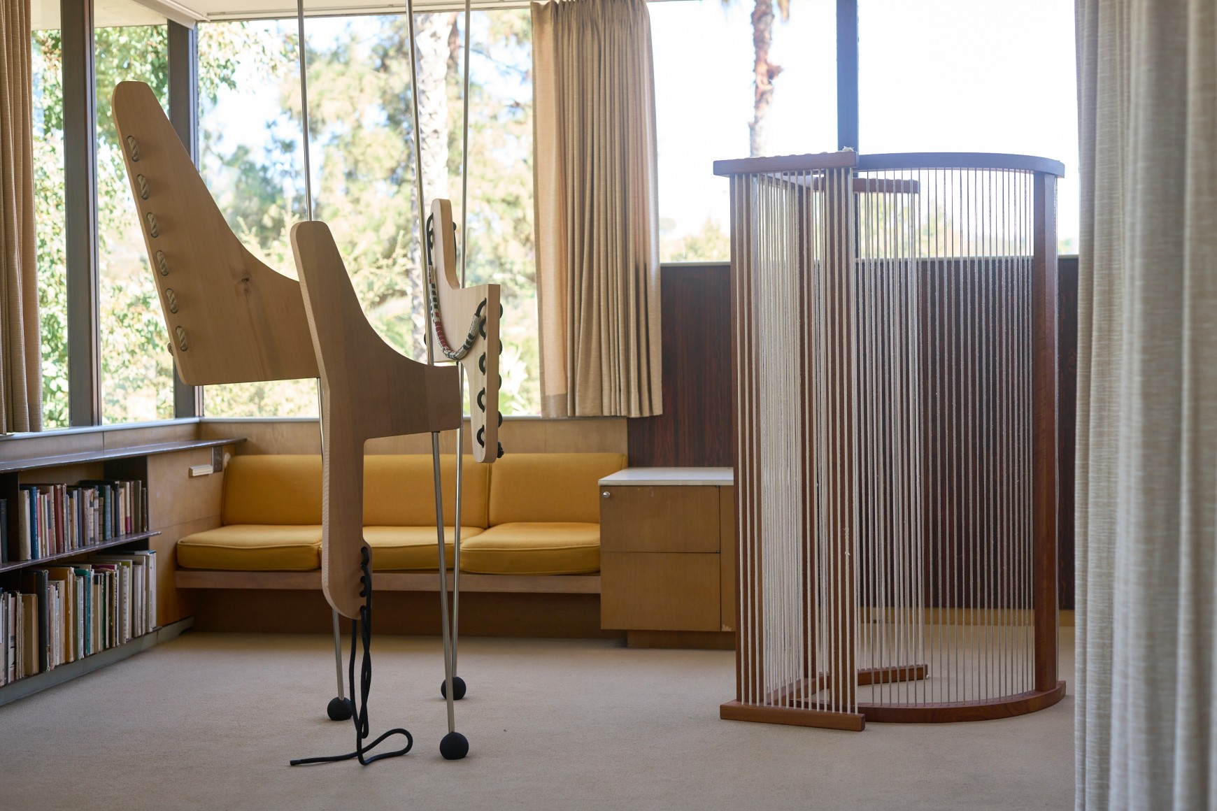 installation view leonor antunes: discrepancies with e.s. (in company),&nbsp;neutra vdl house, 2025. photo elon schoenholz