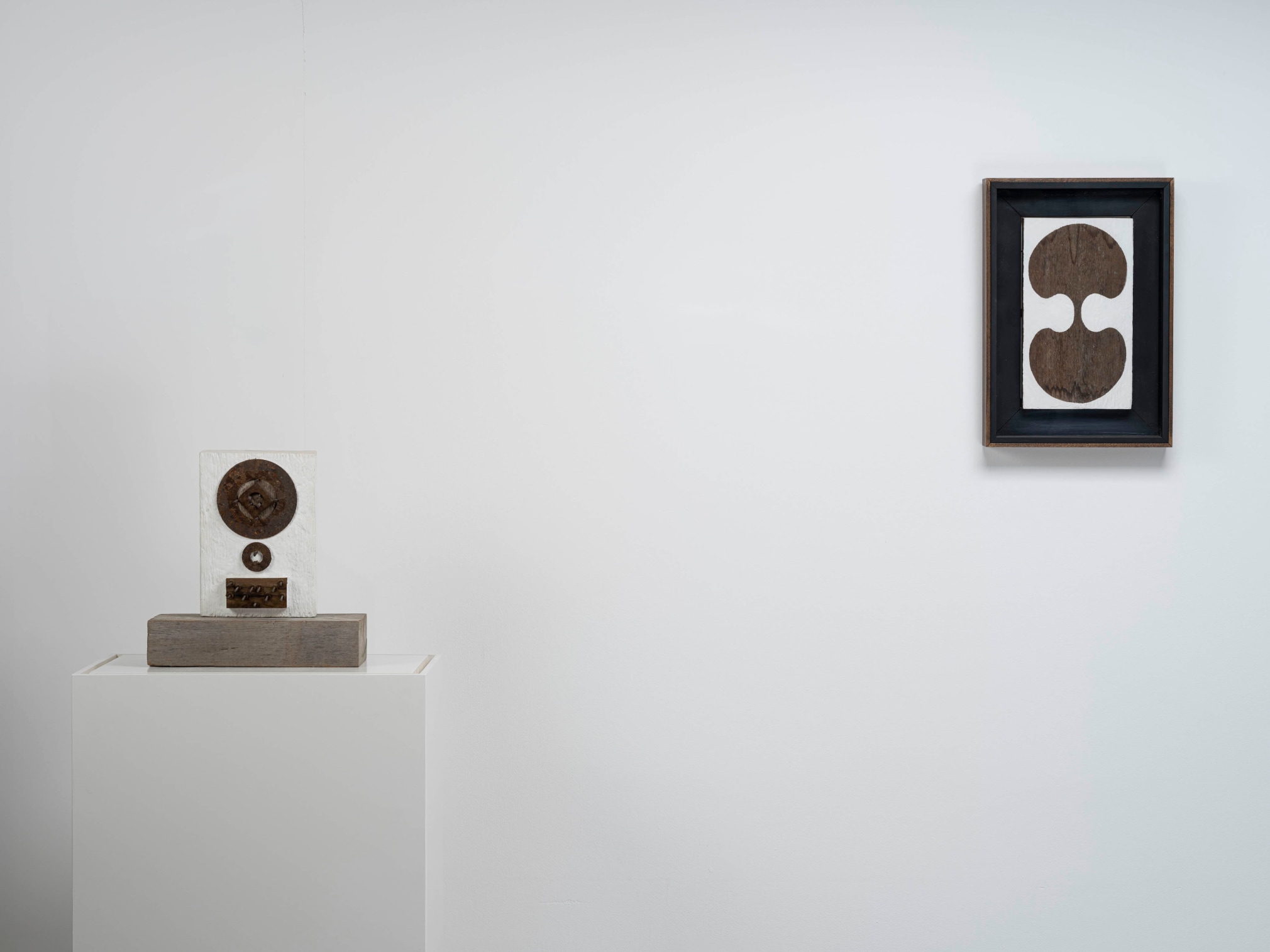 Installation view, Robert Indiana: Sculpture 1958-2018, Yorkshire Sculpture Park, March 12, 2022&ndash;January 8, 2023. Left to right, Zenith (1960), and Ginkgo (1960), &nbsp;