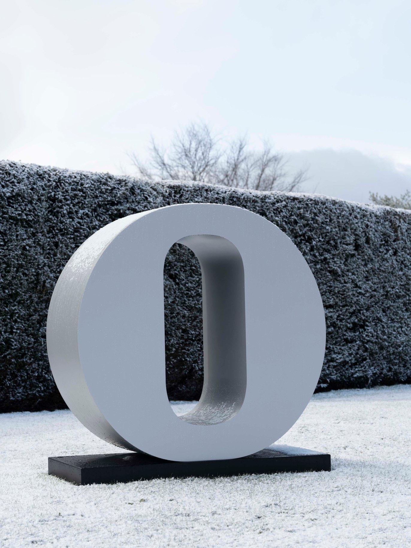 Installation view in snow of Indiana's gray polychrome aluminum sculpture ZERO at the Yorkshire Sculpture Park