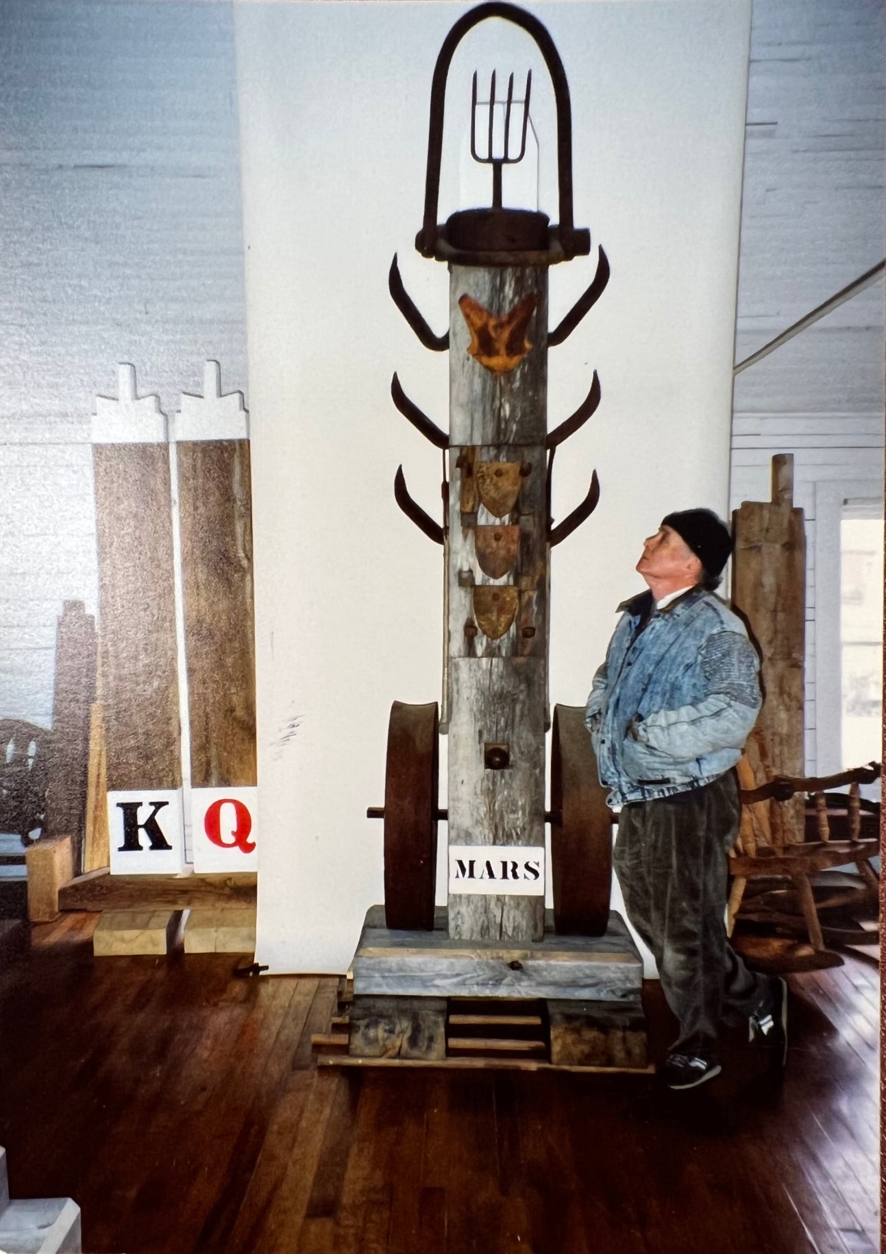Indiana with Mars (1990) in his Vinalhaven studio&nbsp;; Monarchy (1981) is visible in the back left, &nbsp;