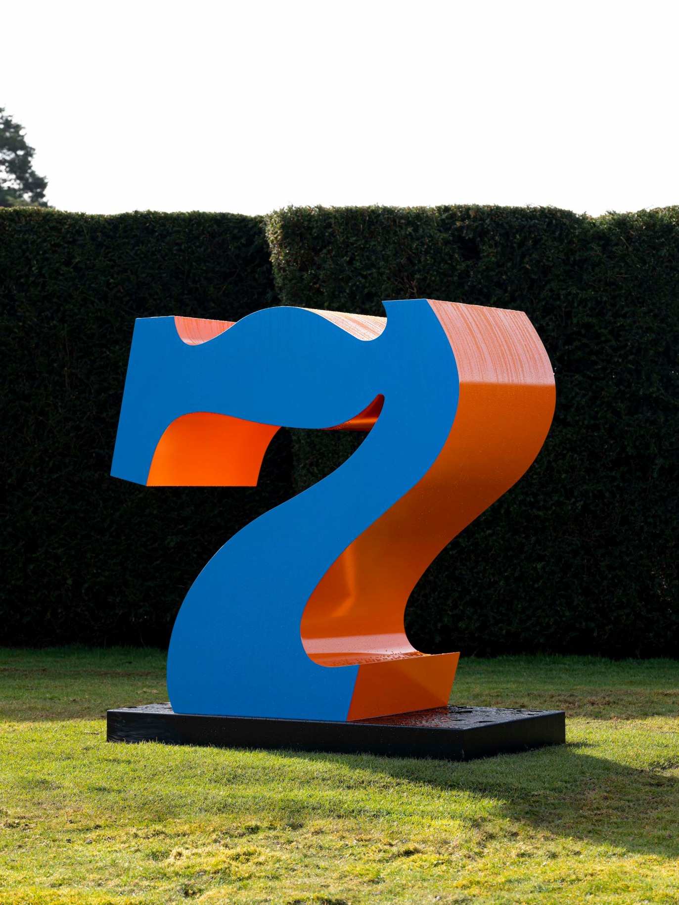 Installation view of Indiana's blue and orange polychrome aluminum sculpture SEVEN at Yorkshire Sculpture Park