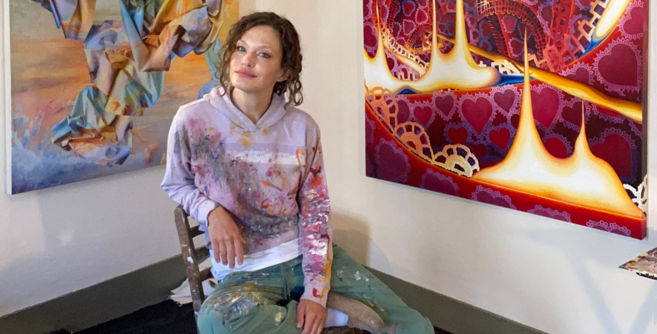 Sarah Jacobs in studio, premiere online exclusive exhibition