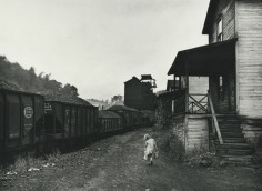 Marion Post-Wolcott, Unemployed coal miner&#039;s daughter carrying home can of kerosene, company housing, Scotts Run, W. Va., 1938