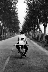 Elliott Erwitt, Provence, France 1955, gelatin silver print, 16 x 20 inches. © Elliott Erwitt
