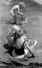 Roy Schatt, Three Girls Playing on the Beach