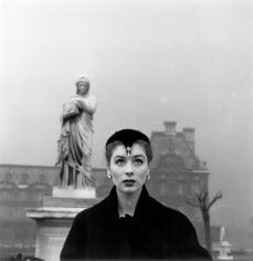 Louise Dahl-Wolfe, Suzy Parker in Dior hat, Tuleries, Paris, 1950