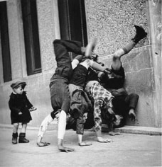 Robert Doisneau, Les Pieds au Mur, 1934
