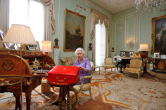 Harry Benson, Queen Elizabeth, Buckingham Palace, London, 2014