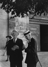 Robert Doisneau, Sortie de la Messe a Sceaux, 1945