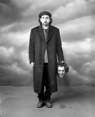 Mary Ellen Mark, Tim Burton with a severed head prop,  Sleepy Hollow, Shepperton Studios, England, 1999