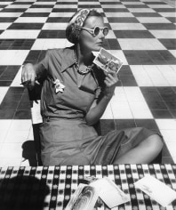 Louise Dahl-Wolfe, Mary Sykes with Postcards, Puerto Rico, 1938