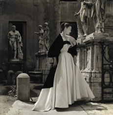 Genevieve Naylor, Dorian Leigh in Veneziani, Rome, Harper&rsquo;s Bazaar, 1952