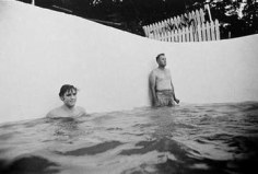 Alfred Wertheimer, Elvis and Vernon in the Pool, 1956