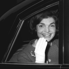 Harry Benson, Jackie Kennedy waving in car, London, 1962