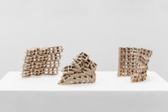 Nazgol Ansarinia, Attempts at building a wall, 2018, Glazed ceramic, Dimensions variable