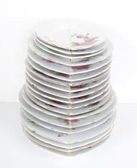 Nazgol Ansarinia, Mendings (plates), 2012, China plates, glue, Dimensions&nbsp;variable