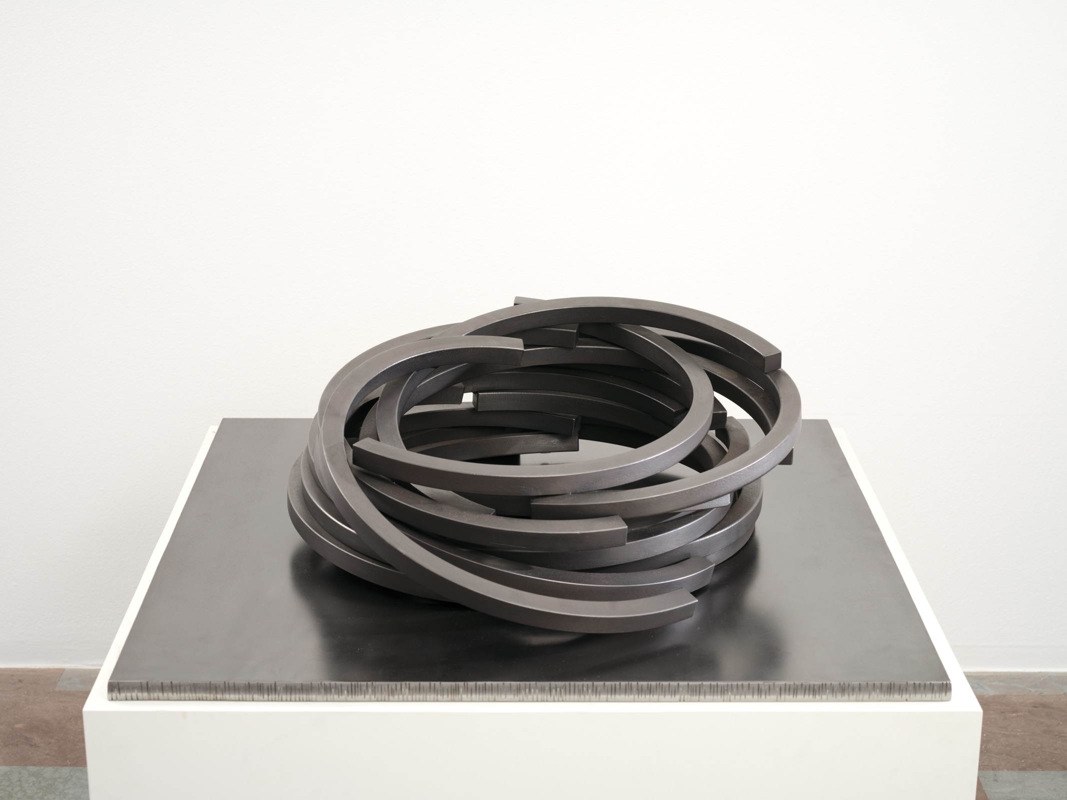 Bernar Venet, Stack: 215.5˚ Arc x 16, 2022