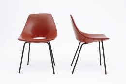 Pierre Guariche's Set of 4 &quot;Tonneau&quot; chairs front and side view of 2 chairs