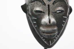 Jaque Sagan's ceramic mask, detailed view of face