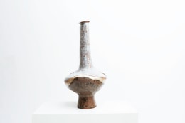 Juliette Derel's ceramic vase side view