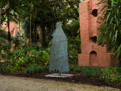 Kiki Smith, Sungrazer VIII, 2019. Exhibition view: The Divine Feminine, Ann Norton Sculpture Gardens, Florida. Photo: Oriol Tarridas