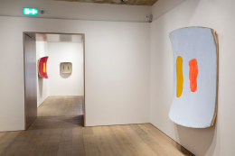 Installation View,&nbsp;Ron Gorchov:&nbsp;Ron Gorchov: Paintings,&nbsp;S|2 Sotheby&rsquo;s,&nbsp;London,&nbsp;2015