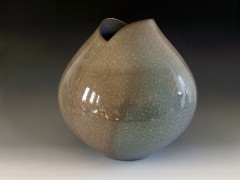 Minegishi Seikō (b. 1952), Brown rice-colored celadon-glazed stoneware