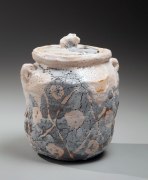 Large covered shino-glazed mizusashi (waterjar) with Momoyama-style floral patterning, Glazed stoneware