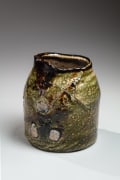 Rounded Oribe-glazed tsubo (vessel) with slightly raised irregular mouth covered in iron-oxide splash patterning and incised decoration, 1990s