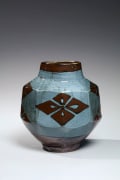 Kawai Kanjirō (1890-1966), Standing faceted vase decorated with iron oxide and gosu glazes