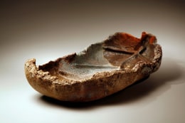 Large leaf-shaped Bizen-ware platter with curled edges and dynamically molded &#039;veins&#039;, 2006