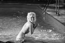 Marilyn Monroe (laughing in pool), &quot;Something's Got to Give&quot;, May 23, 1962