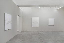 Exhibition view of&nbsp;Kwon Young-Woo: Gestures in Hanji, Tina Kim Gallery, New York (March 24&ndash;April 30, 2022). Courtesy of the artist's estate and Tina Kim Gallery. Photo &copy; Hyunjung Rhee
