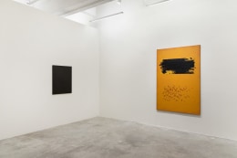 Installation view of The Stillness of Water by Kim Tschang-Yeul at Tina Kim Gallery, 9 Sep - 16 Oct 2021.&nbsp;Image courtesy of the artist&rsquo;s estate and Tina Kim Gallery. Photo &copy; Hyunjung Rhee
