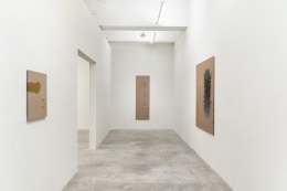 Installation view of The Stillness of Water by Kim Tschang-Yeul at Tina Kim Gallery, 9 Sep - 16 Oct 2021. Image courtesy of the artist&rsquo;s estate and Tina Kim Gallery. Photo &copy; Hyunjung Rhee