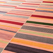 close up detail of the kia sar