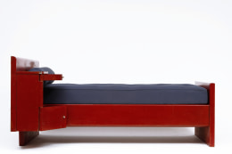 Jean Prouv&eacute;'s daybed, side view