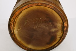 Marius Bessone's ceramic table lamp, detailed view of signature on bottom