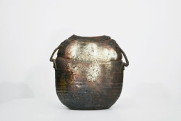 R&eacute;mi Bonhert's ceramic vase, full straight view of the back