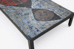 Baty's ceramic coffee table, detailed diagonal view of table top
