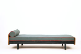 Jean Prouv&eacute;'s daybed, full straight view